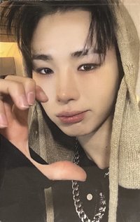 𝑻𝑯𝑬 1𝑺𝑻 𝑴𝑰𝑵𝑰 𝑨𝑳𝑩𝑼𝑴 : 𝑹𝑶𝑪𝑲 𝑻𝑯𝑬 𝑵𝑨𝑻𝑰𝑶𝑵 Noir 專輯卡 