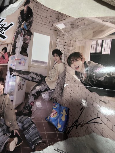 迷一 東玹親簽海報