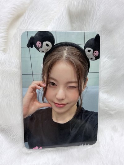 kuromi 臉頰比心還wink Kyujin