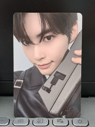 26年曆固配彬+證件照