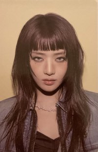 We are 專輯卡 poca ver.  QR 卡