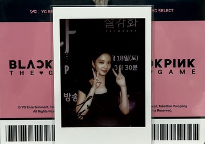 Jisoo 雪降花拍立得