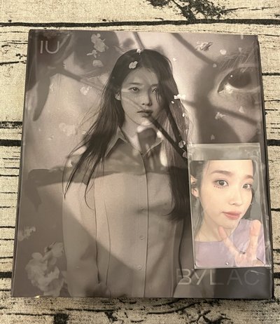 IU LILAC 全專 兩版各一