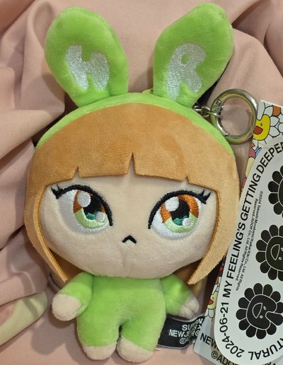 Newjeans x 村上隆 Haerin 聯名娃娃 supernatural快閃娃娃