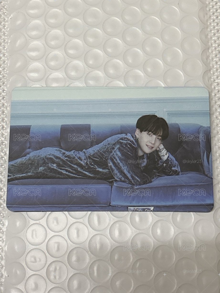 Suga 與沙發