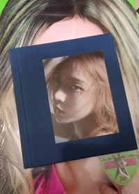 僅背面標籤痕跡