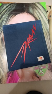 僅背面標籤痕跡