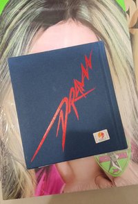 上緣小磕碰，背面輕微刮痕