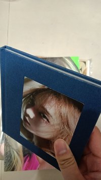 上緣小磕碰，背面輕微刮痕