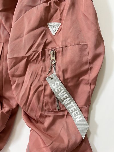 SVT 19年日巡場週外套