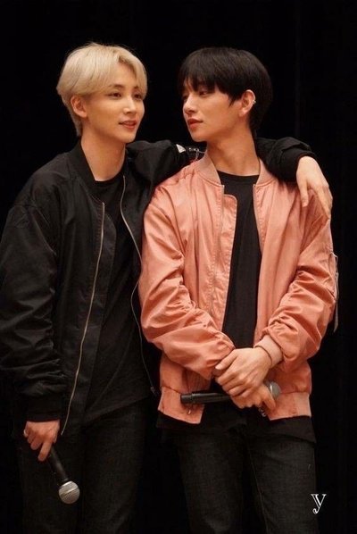 SVT 19年日巡場週外套