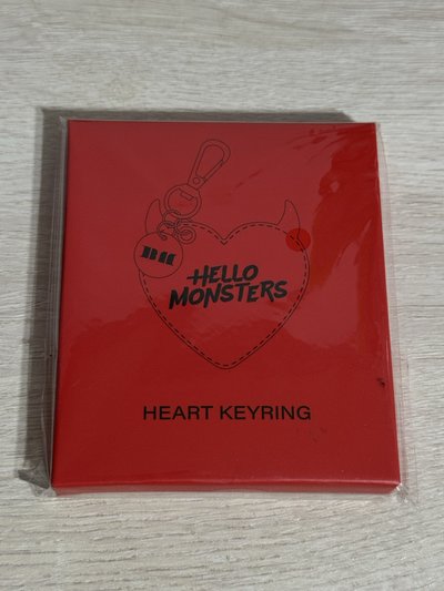 BABYMONSTER 快閃店 皮革愛心鑰匙圈