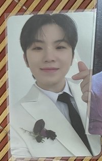 穿著西裝比心太暈了