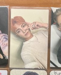 橘髮白衣早期中