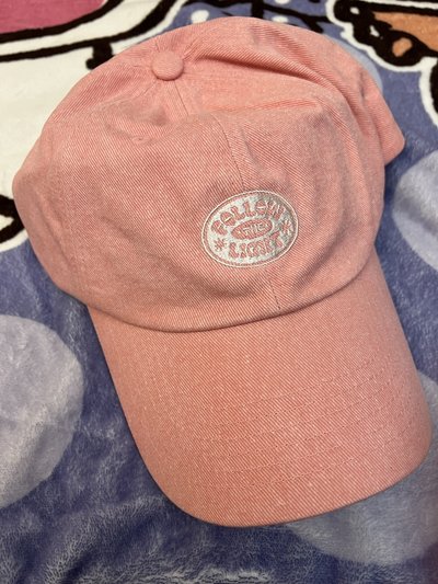 follow again粉紅色帽子