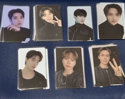 FOLLOW AGAIN隨機卡（需選3~5張才出貨）