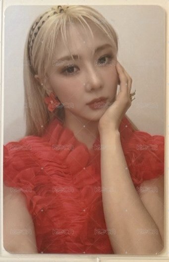 紅衣托腮裕