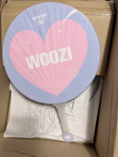 （紙箱寄出）seventeen 知勳 克拉島 扇子 