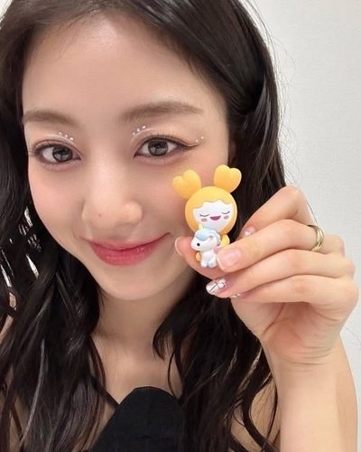 TWICE LOVELYSxBANDAI 3.0 萬代 坐姿 抱抱 玩偶 扭蛋