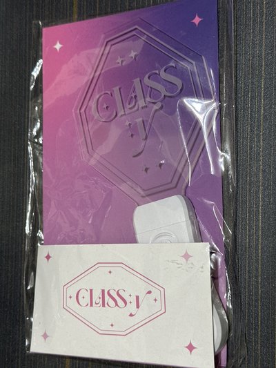 CLASS:Y 四張卡+手燈