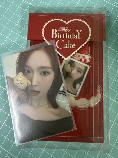 2024年生日冬冬拿著小熊鯊魚夾