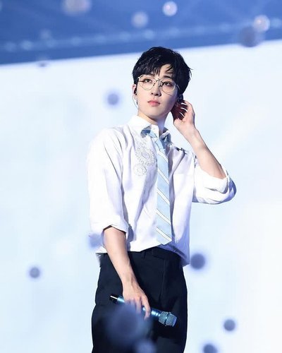 白衣圓,陽光圓,follow carat zone to seoul,大阪入場圓(紫髮圓)