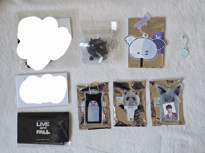 Xdinary Heroes 周邊