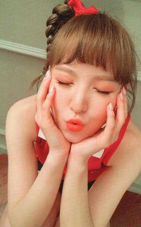 Russian Roulette 專輯卡 