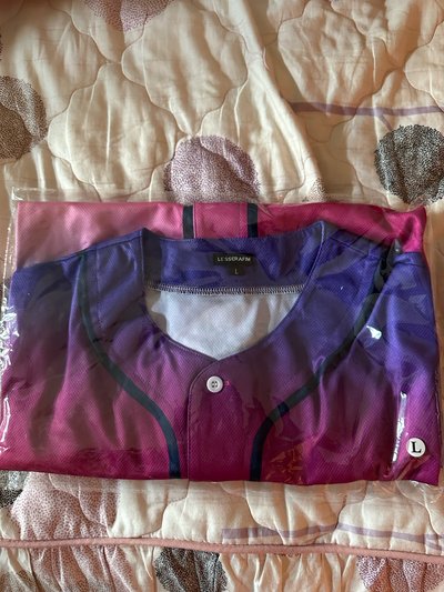 2025巡迴拉斯維加斯場限T(全新未拆，衣服都沒拿出來過