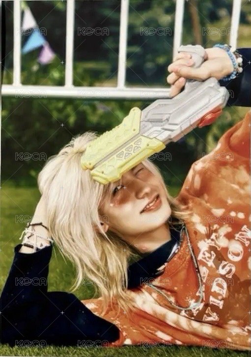 THE XCAPE 海報 POSTER BOOK 背面