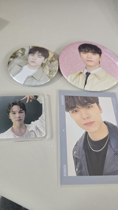 率卡出清盤平均一張 +徽章 +磁鐵