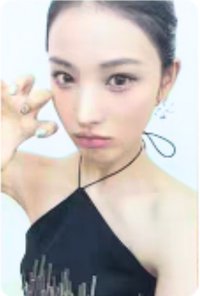 An iron hand in a velvet glove 專輯卡 IRON HAND ver.