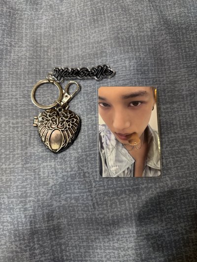 Wait On Me Wing 版本鑰匙圈 