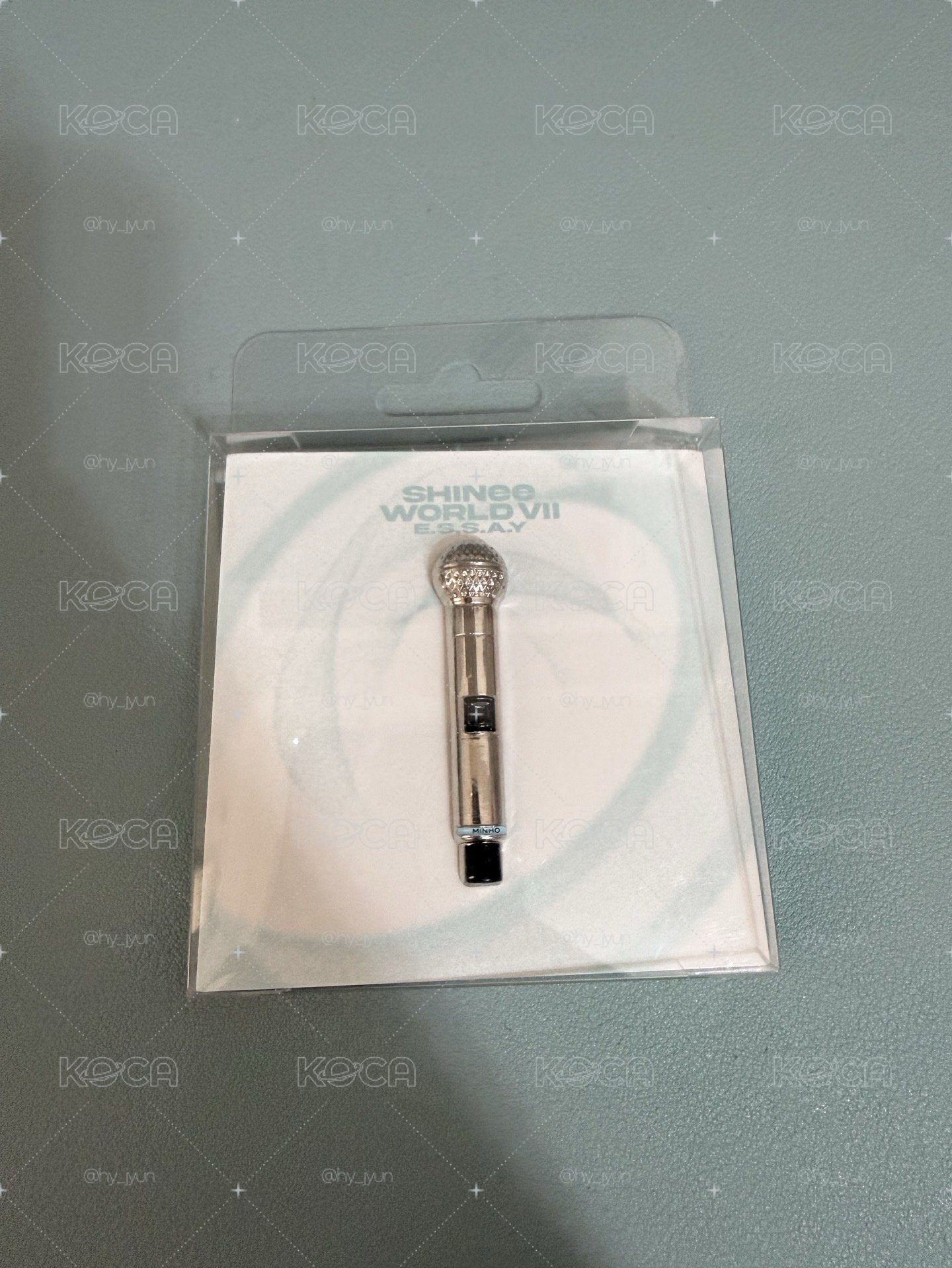 SHINee WORLD VII [E.S.S.A.Y] 麥克風徽章 MIC ver.