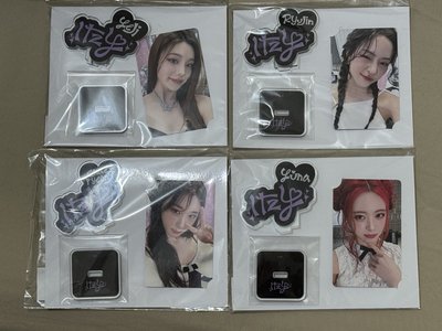 ITZY日本快閃店立牌