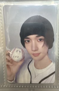 丁程鑫冠歲棒球衣卡