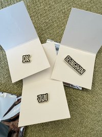 三個別針一起出