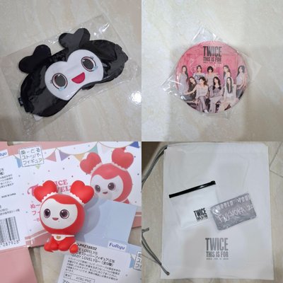 TWICE 上衣/T-shirt  周邊 小卡