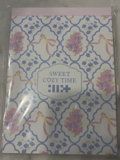 Illit 沅禧立牌+文件夾 一組一起賣 贈圖二