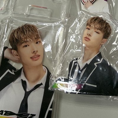 ATEEZ FEVER PART.1 日本專輯預購特典 手機支架 鑰匙圈 文件夾 胸章