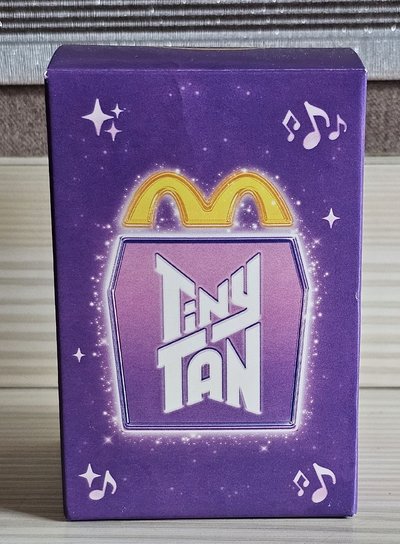 BTS海外聯名公仔 SUGA