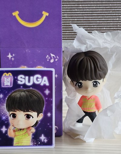 BTS海外聯名公仔 SUGA