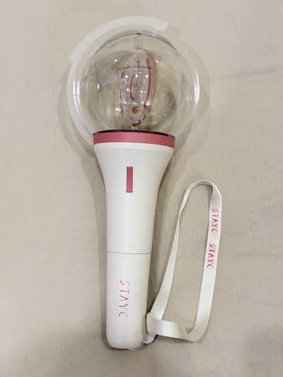 STAYC手燈 （9成新）