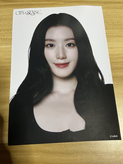 （🏰現貨）I-dle 展覽 海報 雨琦 舒華