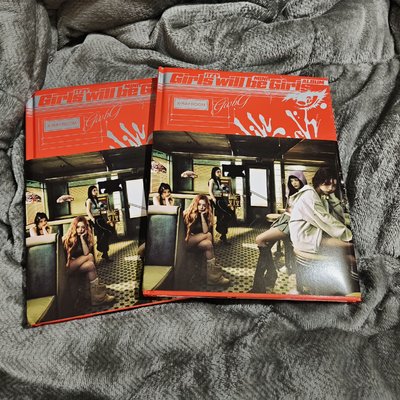 空專區 ITZY Girls Will Be Girls 紅款 PB