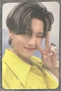 A1-K4（黃色衣服比耶wink)