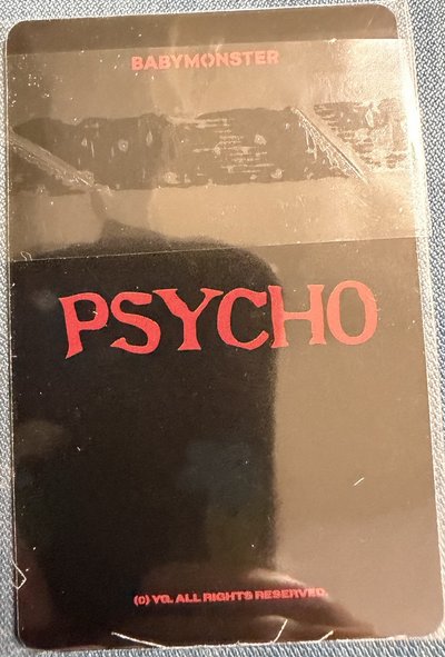 全新官方正版 Babymonster PSYCHO 黑色毛絨球 吊飾 賢 Ahyeon Asa 小卡組