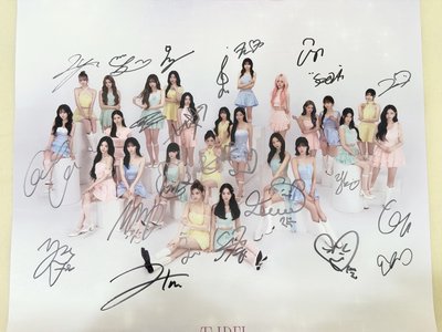 tripleS OT24團體親簽海報