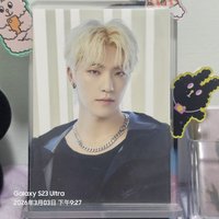 FOLLOW 隨機卡 李燦 ⚠️背面有微損⚠️