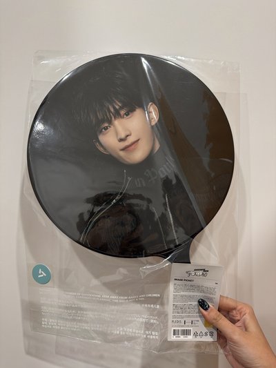 Follow again 黑大扇 碩